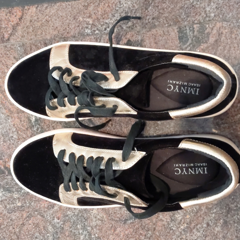 IMNYC Isaac Mizrahi black and gold leather sneakers size 8